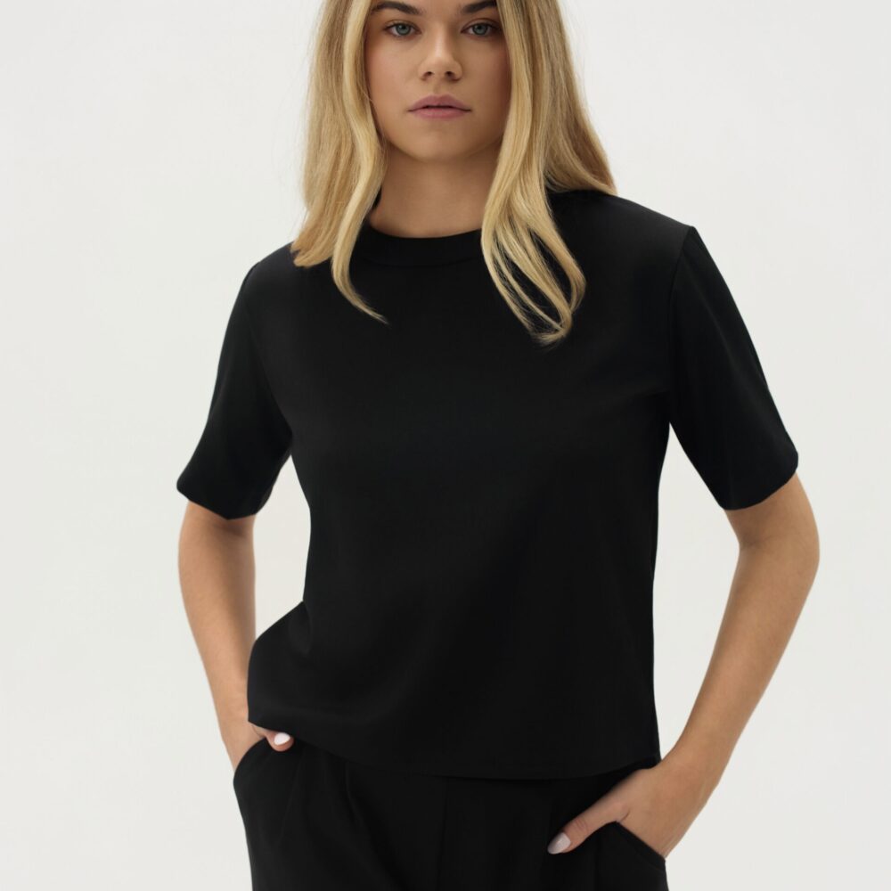 momo top classic black